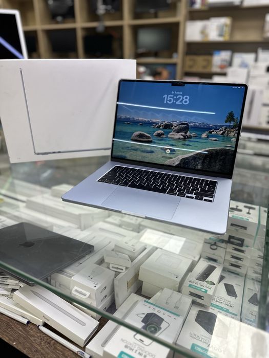MacBook Air 15 M4 16/256  б/у 50 цикл