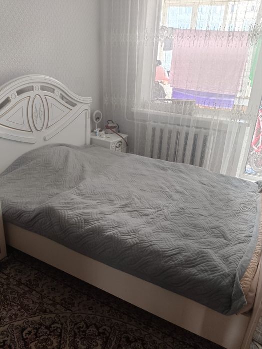 Продам спальный гарнитур