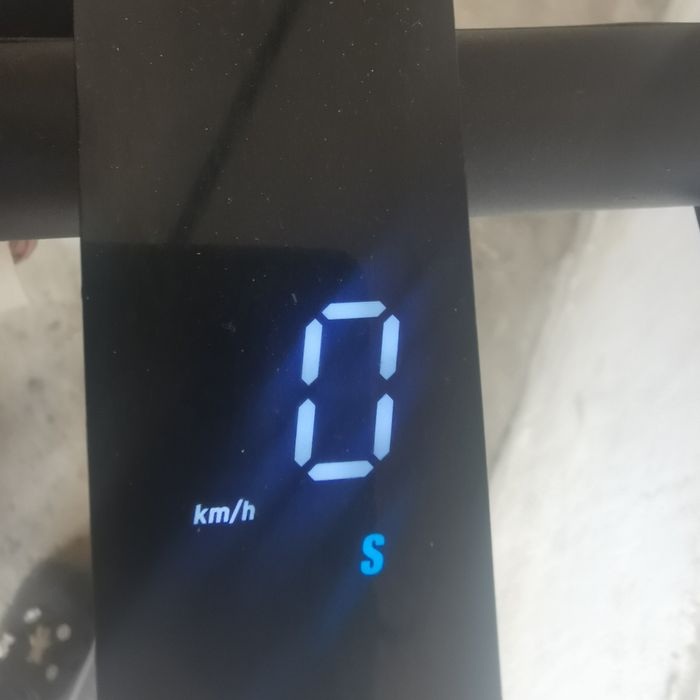 Vând trotineta electrica