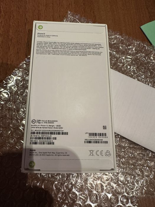 Айфон 13 продам срочно, новый,
