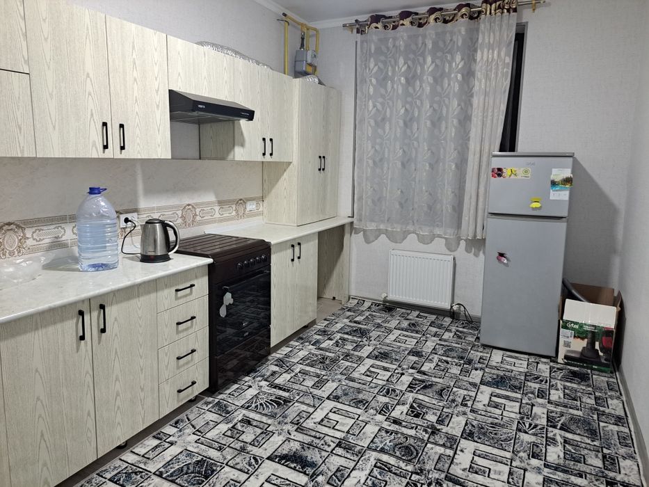 Kvartira sotiladi. Jizzax Vokzalda joylashgan. 8 qavat