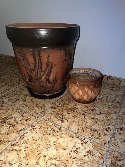 Продам большой + маленький керамические горшки
