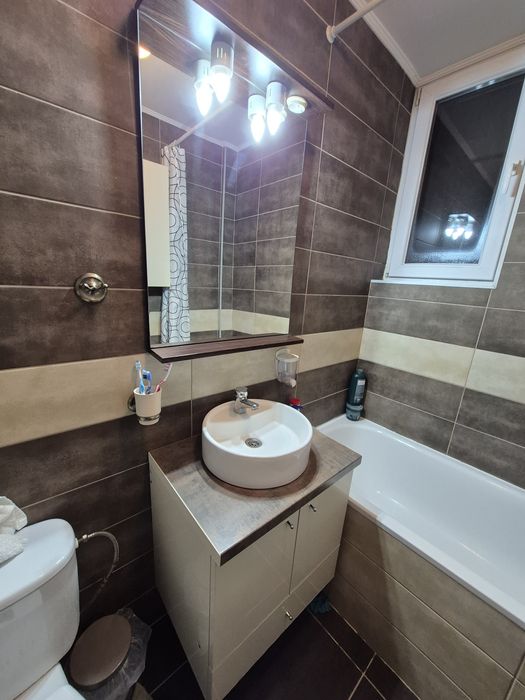 Vând Chiuvetă baie cu Oglindă  complete