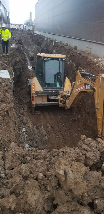 Inchiriez buldoexcavator Caterpillar 428f