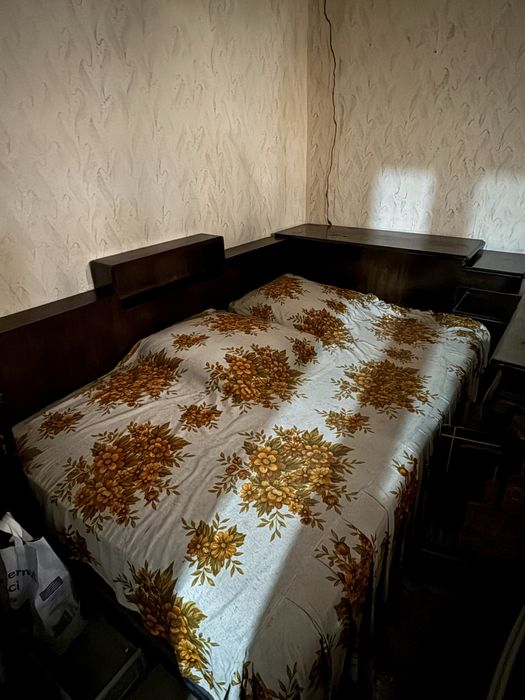 Donatie biblioteca si pat cu dormeza