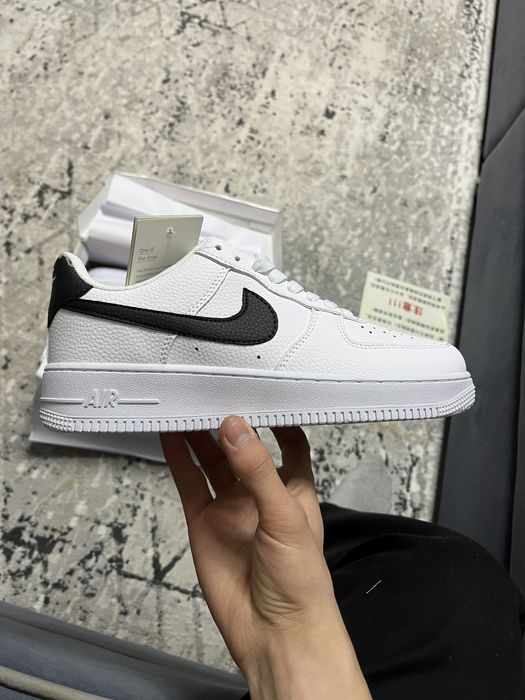 Nike Air force 1 с черным логотипом