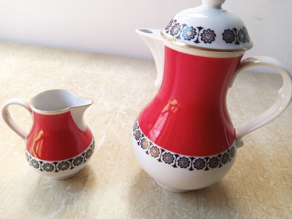 Продается кофейник и молочник производство Германия