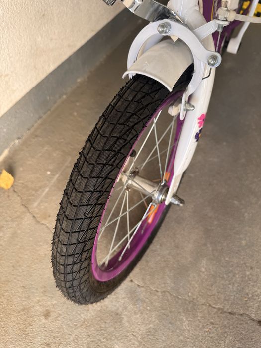 Bicicleta de fetite aproape noua
