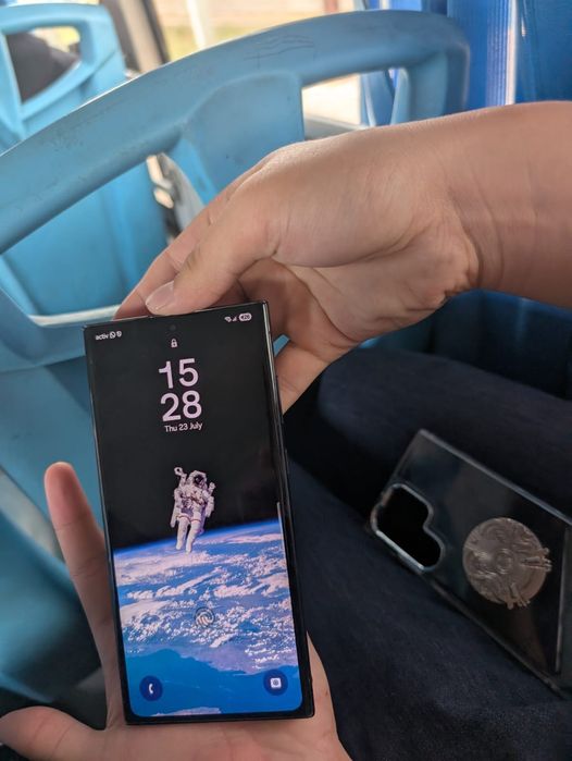 Samsung S23 ultra в плохом состоянии