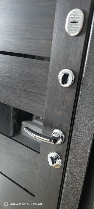 Продам входную дверь