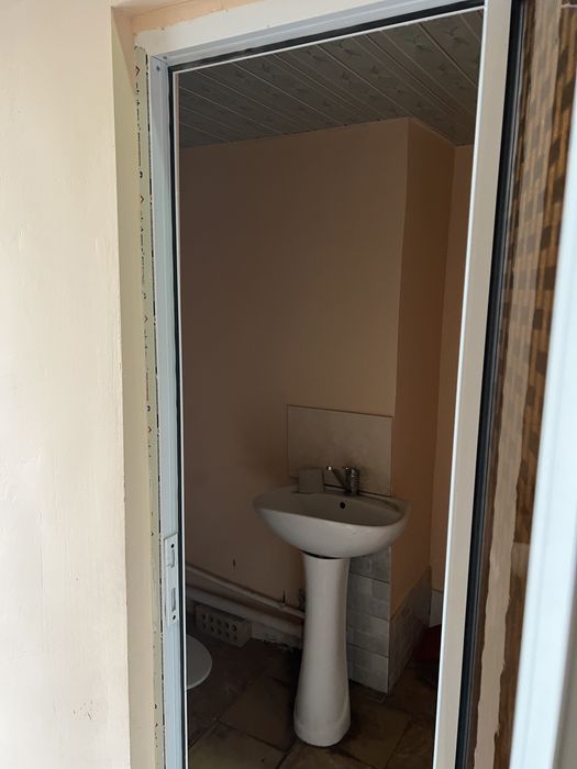 Помещение  в доль дороги 168 кв срочно +бонус 232кв подвал