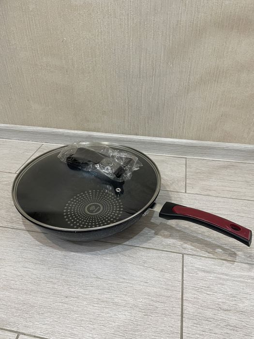 Сковородка черная