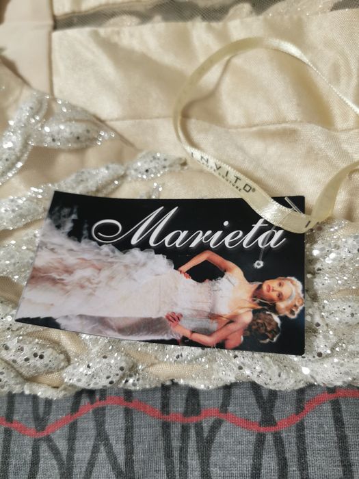 Нова бална рокля