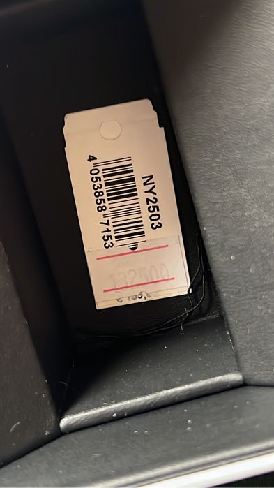 Часы от компании “DKNY”