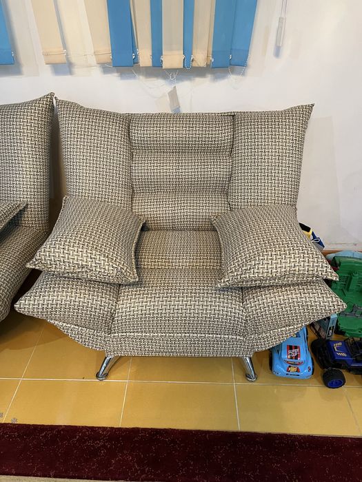 Диван с двумя креслами