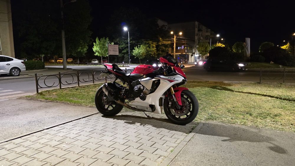 Yamaha r1 an 2015