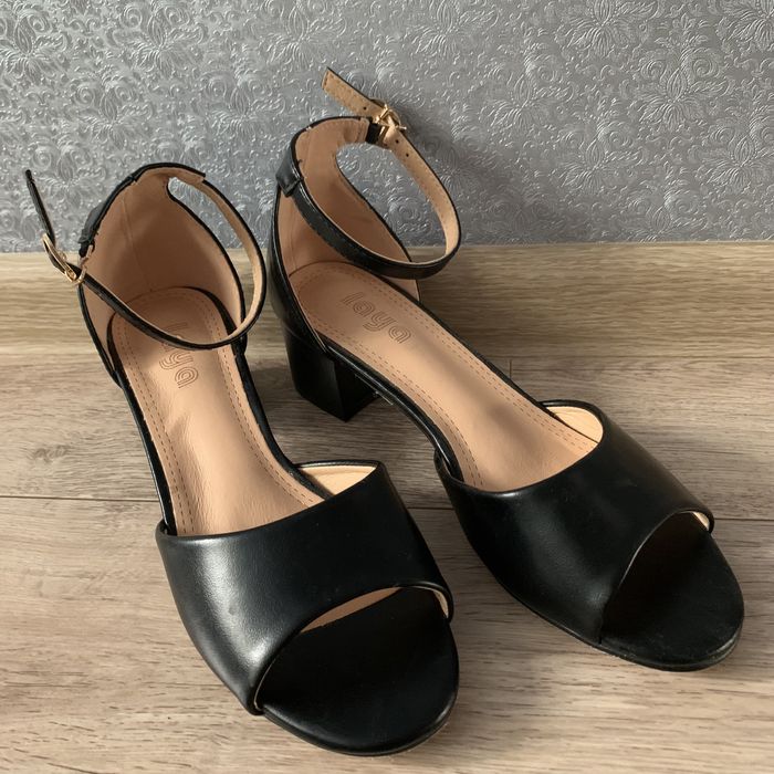 Босоножки женские