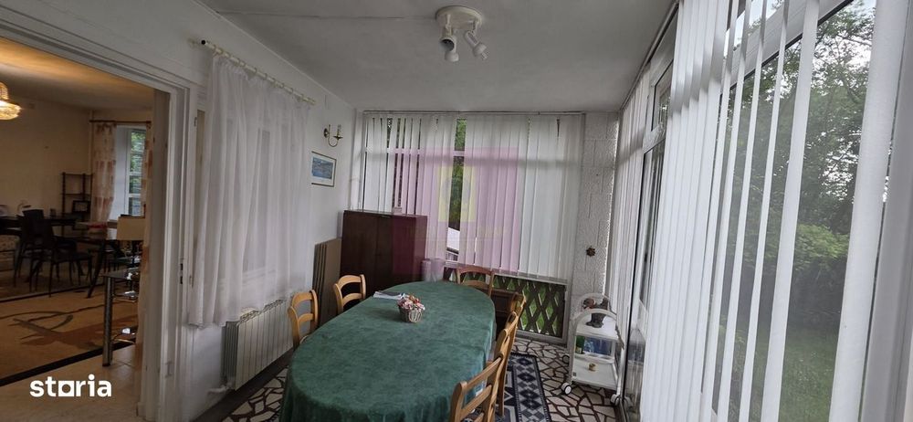Vila de vanzare cu 6 camere si teren de 5116 mp in Cornu, Prahova