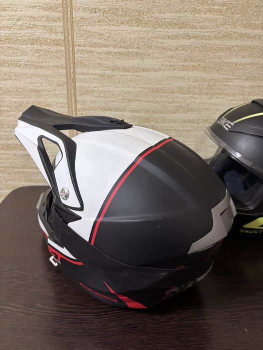 Мото шлем (эндуро)