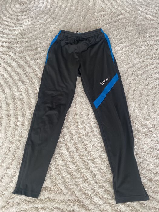 Vând set trening Nike, original luat de pe sport vision