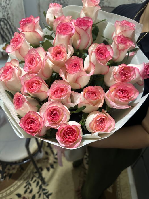 Розовые розы 25штук
