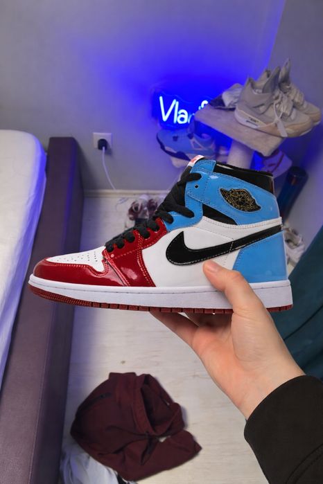Jordan 1 Retro High Fearless UNC Chicago