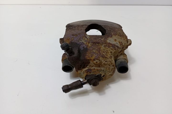 Etrier  stanga fata Skoda Octavia prima generatie seria