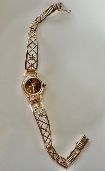 Златен съветски руски часовник