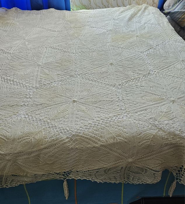 Ръчно плетена ковертюра за спалня, нови покривки за маса старо произв.