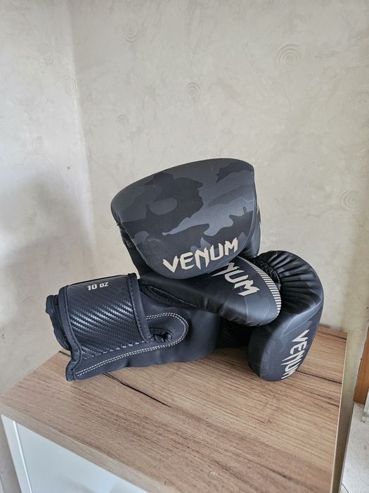 *КОМЕНТАР*Боксови ръкавици Venum Impact (Dark Camo/Sand) – 10 oz