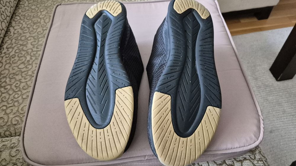 Нови маратонки, 45-ти номер