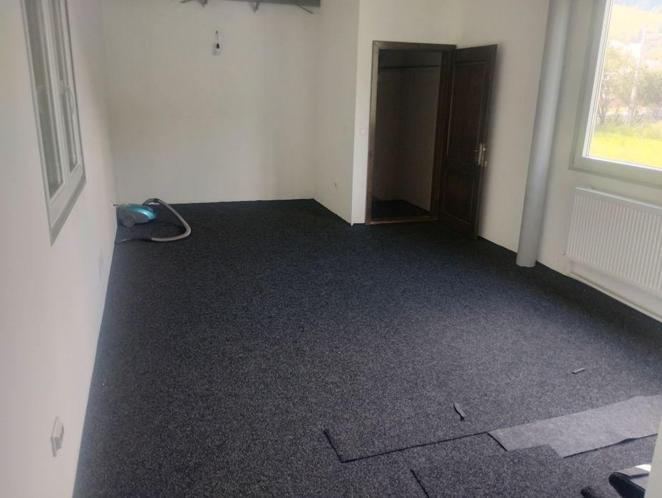 Închiriez spatii hală