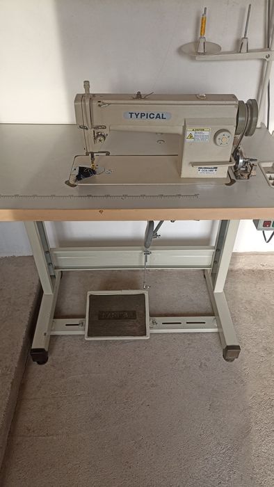 Швейная машинка Тупикал Оригинал шьет работает отлично