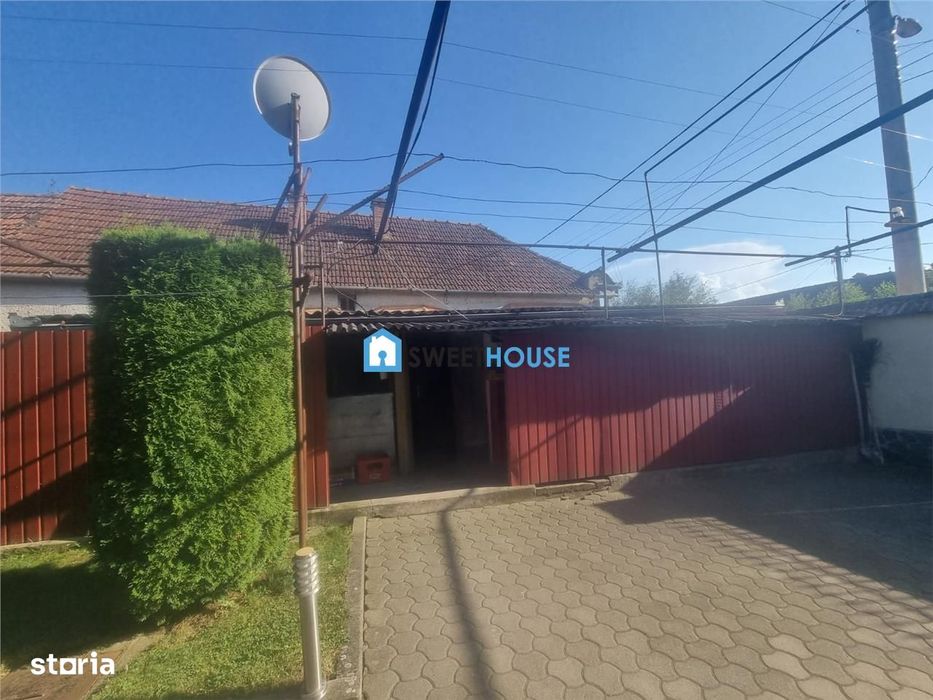 Casa de vanzare in Mandra  Spatiu generos si anexe