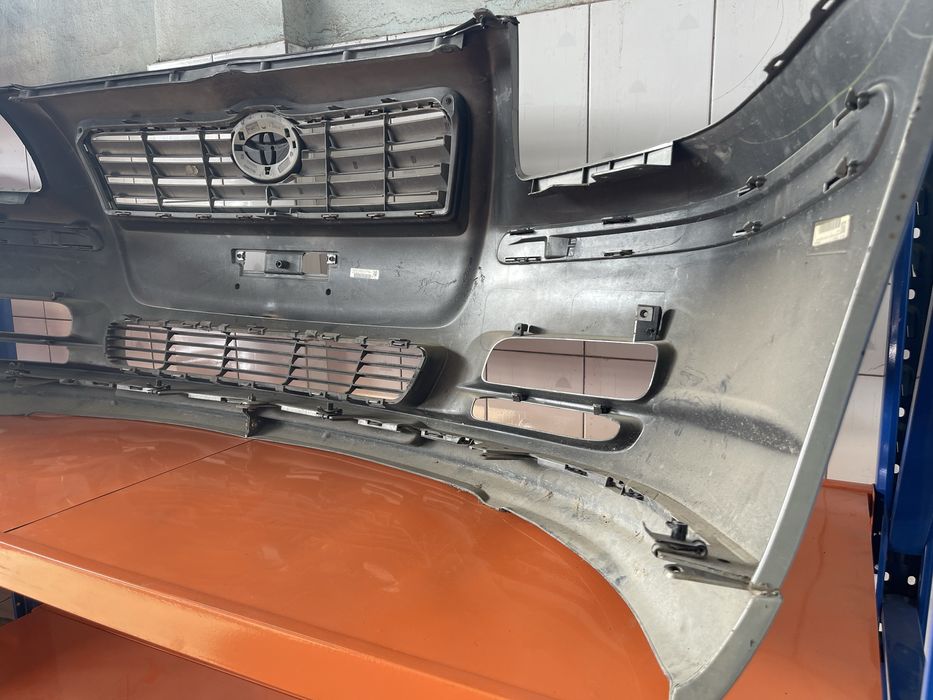 Передний бампер Avensis Авенсис