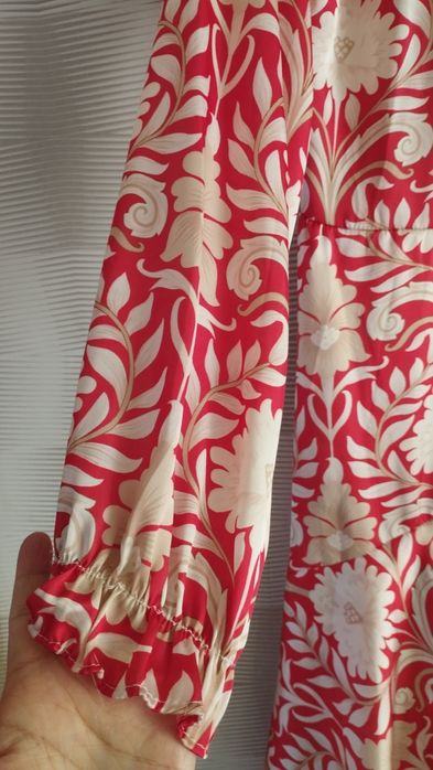 Красивое нарядное платье материал атлас