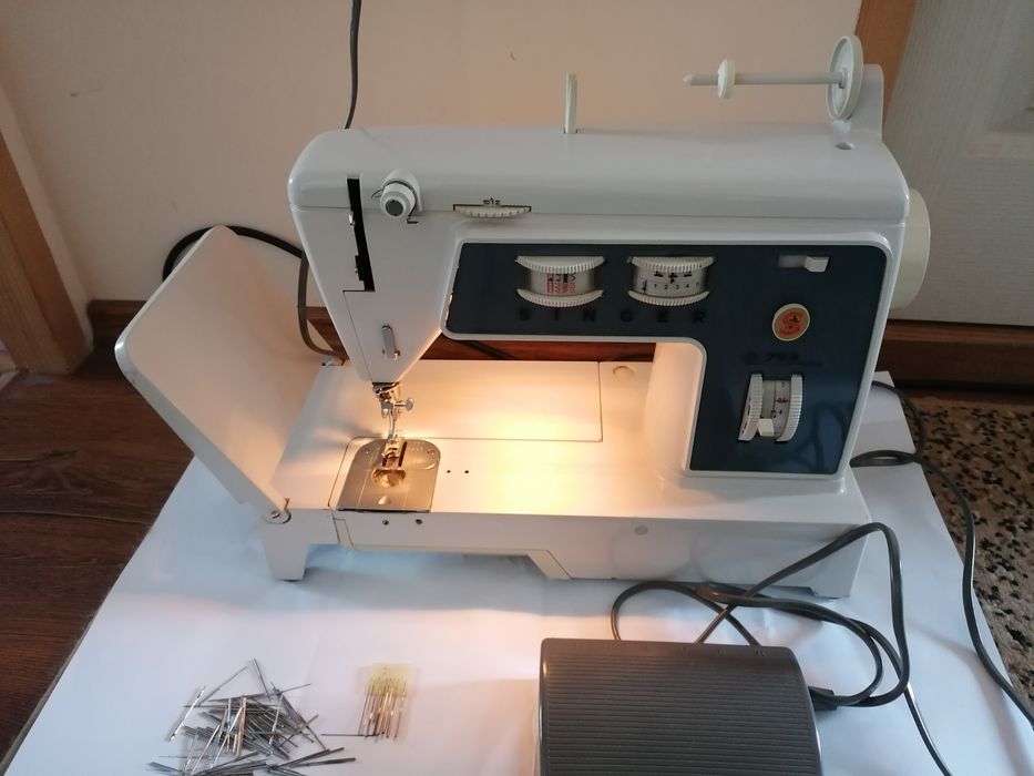Masina de cusut electric Singer 764 cu pedala electrica portabil