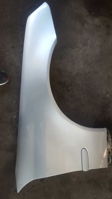 Продавам   десен калник и преден капак за Mercedes, Smart за части