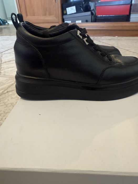 Продам обувь женскую