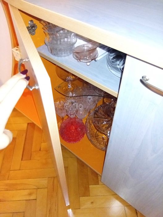 Bibliotecă abstractă cu spațiu depozitare