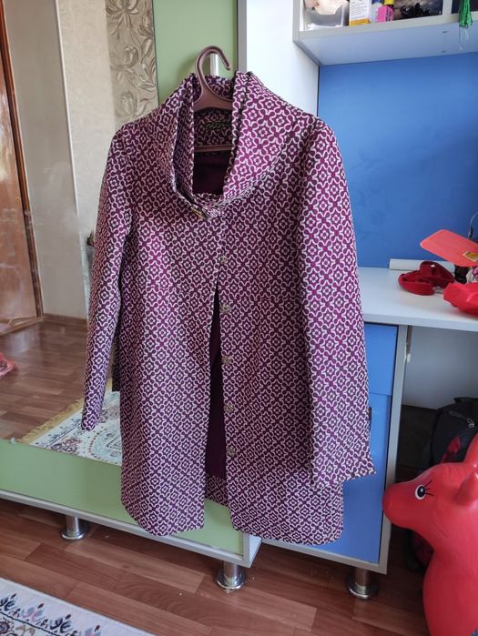 Плащ, кофты, брюк и юбка