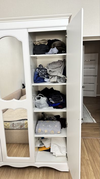 Продам шкаф белого цвета
