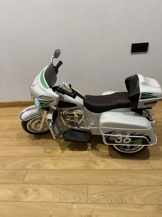 Продам детскую машинку