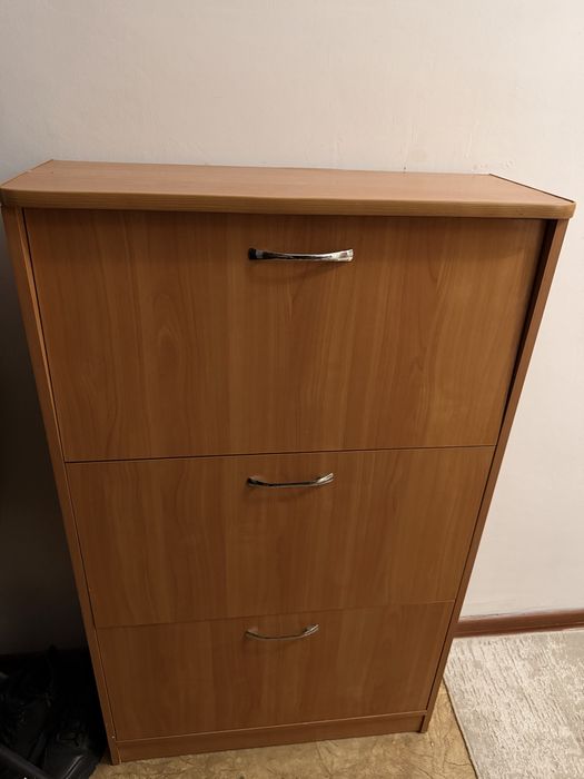 Продам обувницу б/у