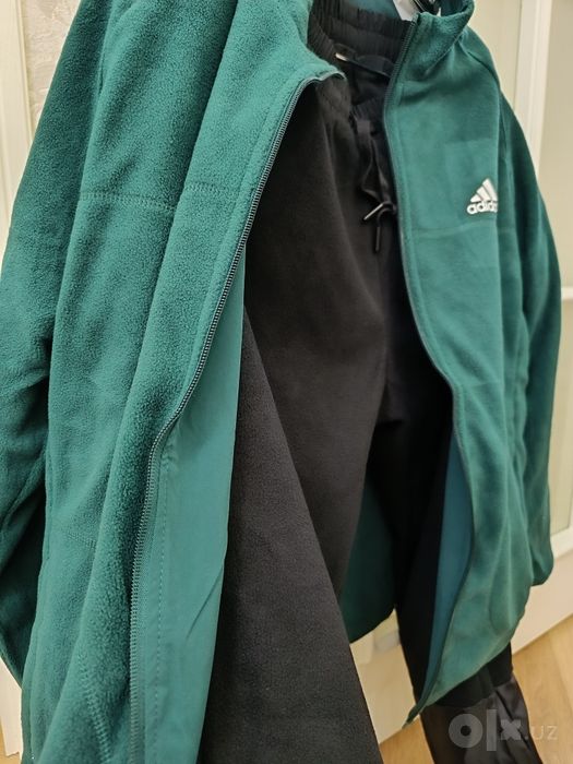 Adidas brendidagi sportifka