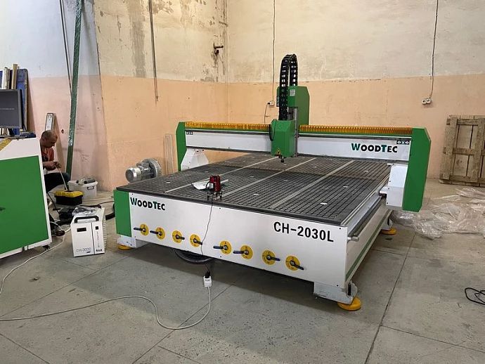 Фрезерно-гравировальный станок с ЧПУ WoodTec CH 2030L