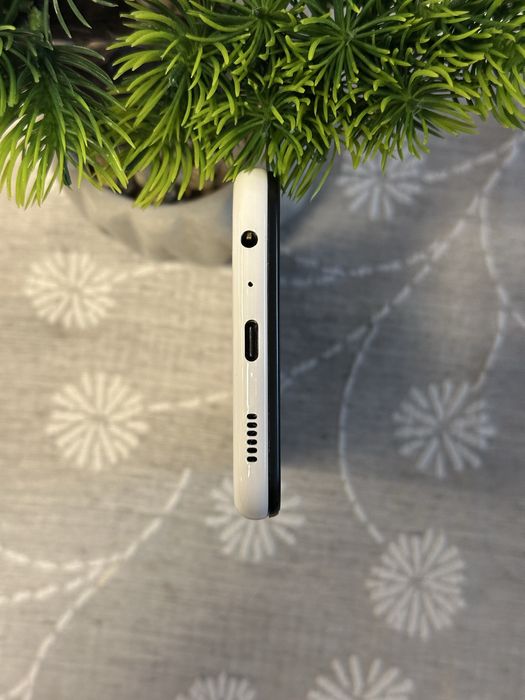 Samsung galaxy a13 / 128GB / бял