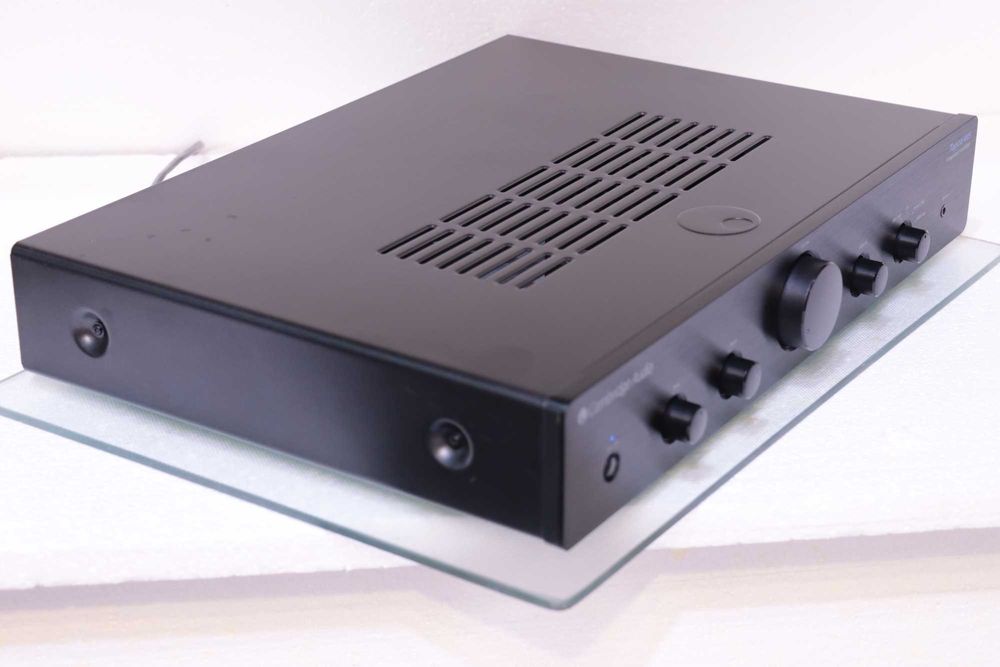 Amplificator Integrat Cambridge Audio Topaz AM5,2x45W.