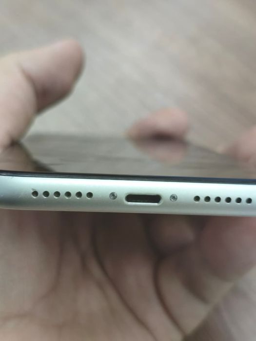 Iphone 11  , в среднем состоянии