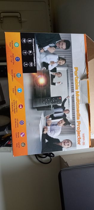 Мултимедиен проектор/като нов